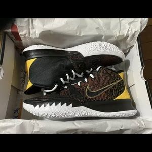 Nike Kyrie VII 7 Roswell Rayguns Size 11 Brand New in Box